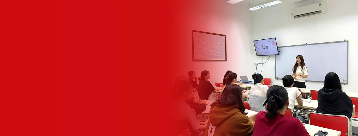 Học viên Trường Trung cấp nghề Nhân Lực Quốc Tế trong giờ học trên lớp